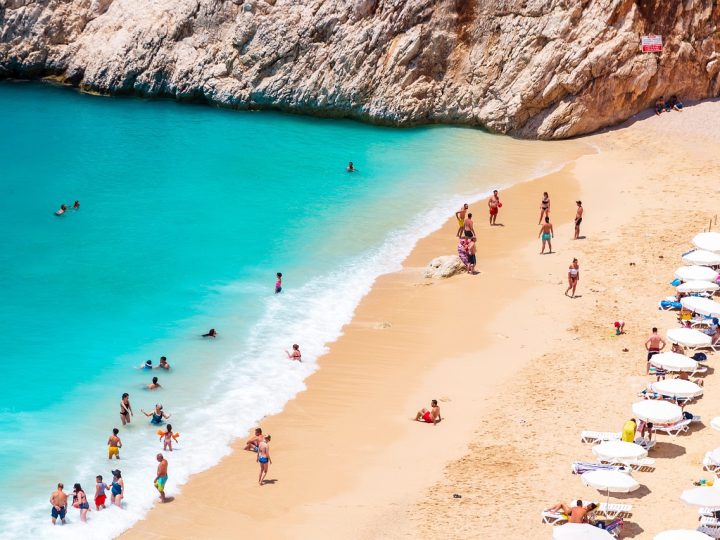 Alaçatı’da Nerede Kalınır? Uygun Fiyatlı Taş Otel ve Pansiyon Önerileri
