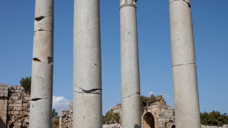 Apollon Lairbenos Tapınağı: Antik Bir Kült Merkezi