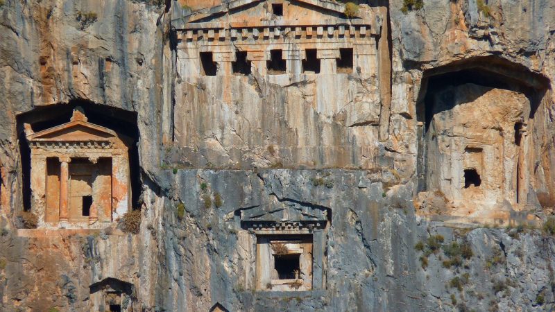 Ayazini Antik Kenti: Kayalara Oyulmuş Bizans Kiliseleri ve Frig İzleri