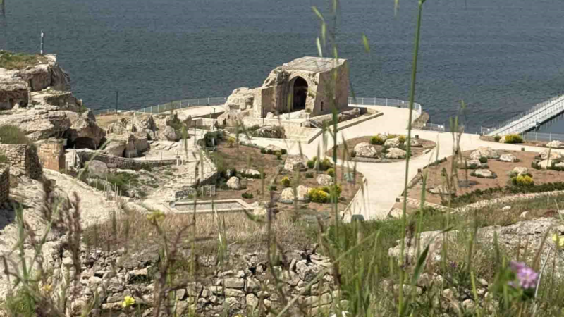 Hasankeyf Küçük Saray: Sultanların Şehre Hükmettiği Yamaçtaki Eyvan