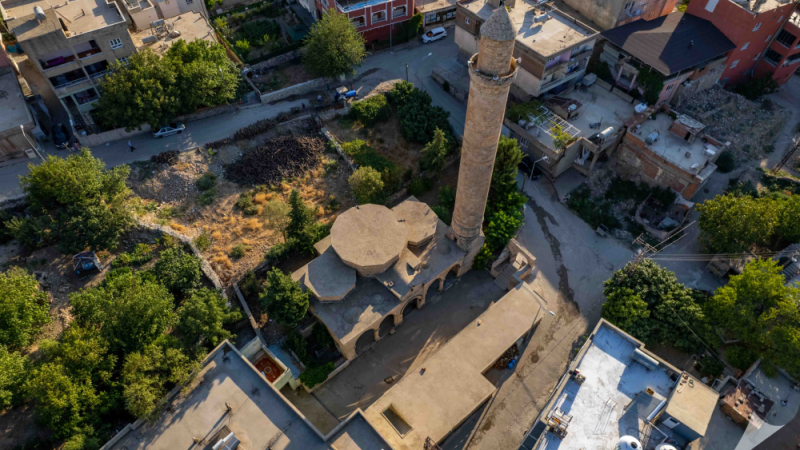 İbrahim Bey Camii: Çift Yollu Minaresiyle Kozluk’un 1705 Tarihli İncisi