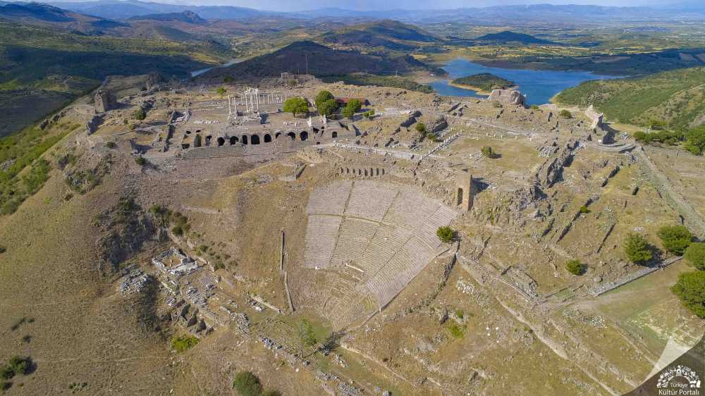 Bergama Akropolü: Helenistik Çağın Görkemli Tepesi
