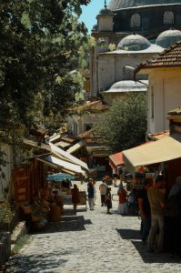 Tarihî Bitlis Çarşısı taş sokak
