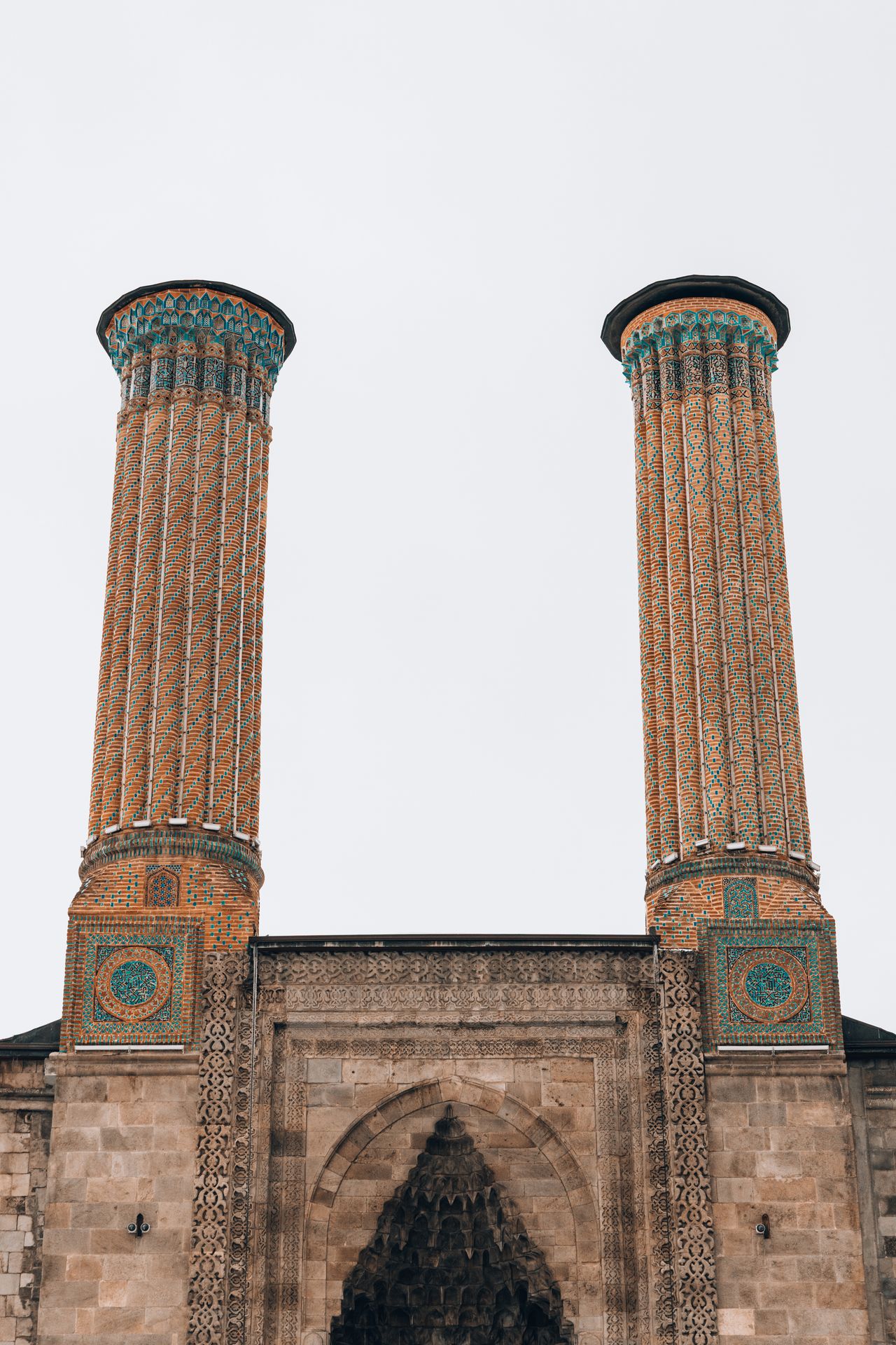 Ahlat Çifte Kümbetler Selçuklu türbeleri
