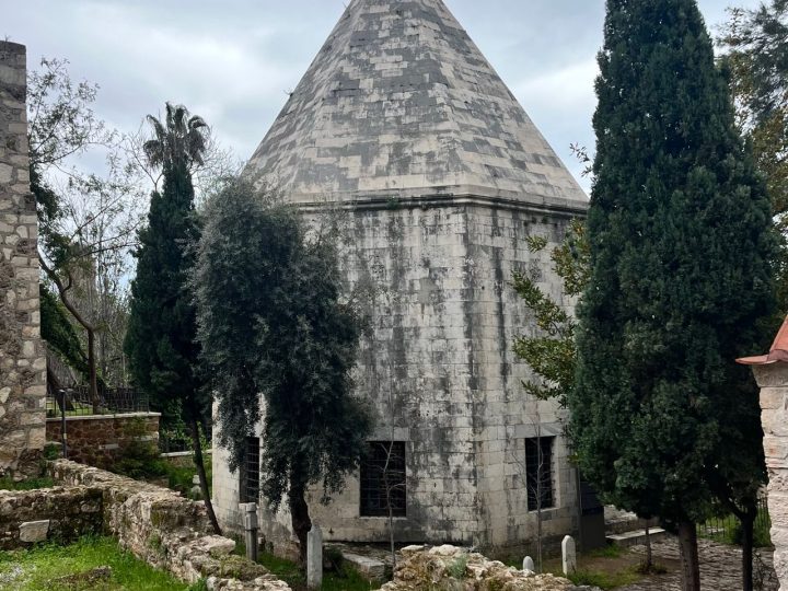 Ahlat Emir Bayındır Kümbeti: Selçuklu türbe mimarisinin incisi
