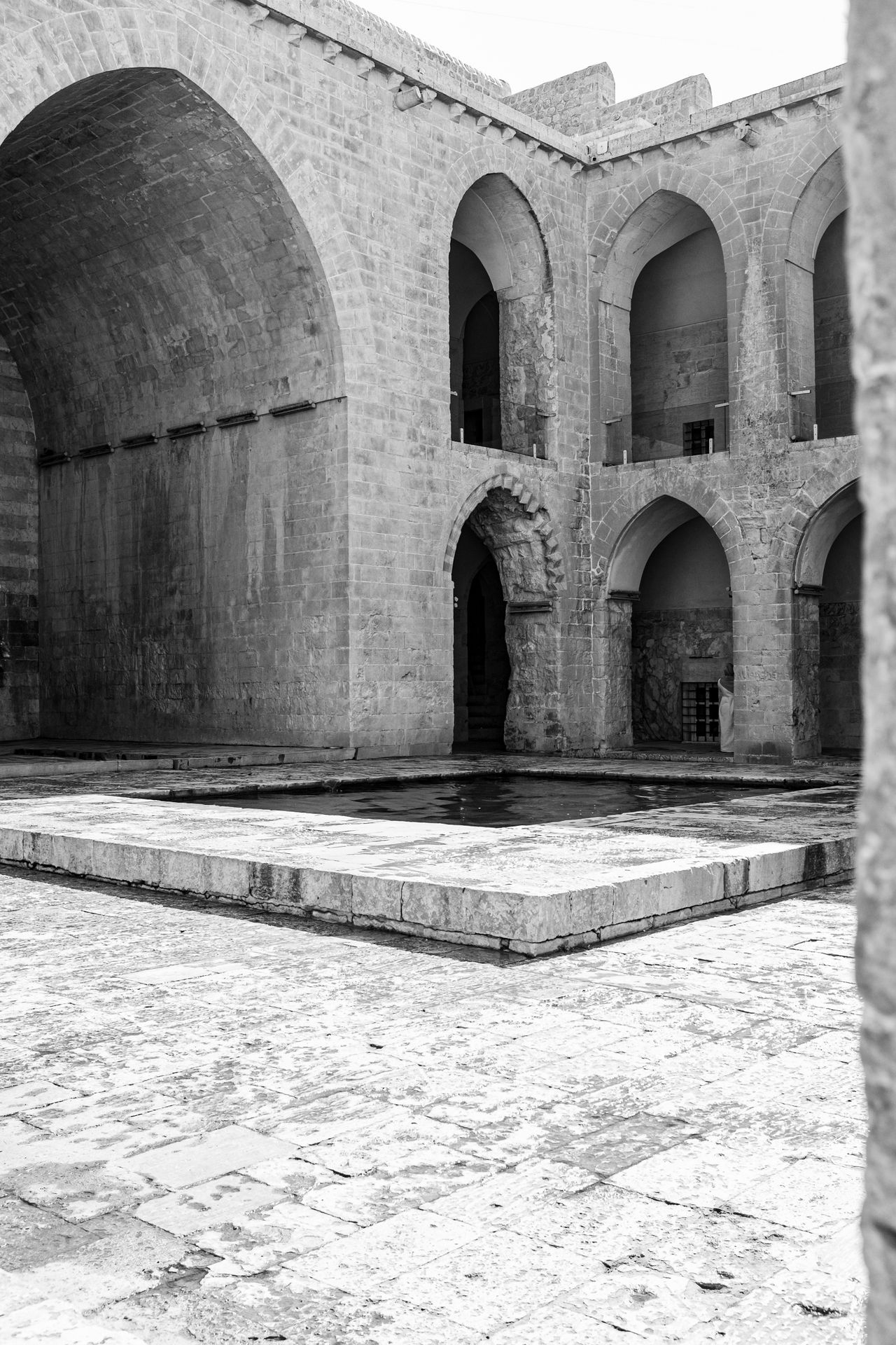 Bitlis İhlasiye Medresesi taş yapı kemerler