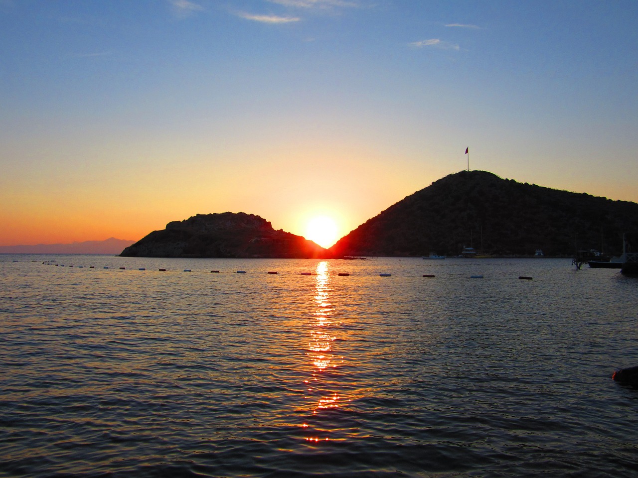 Bodrum beyaz evleri ve deniz manzarasi