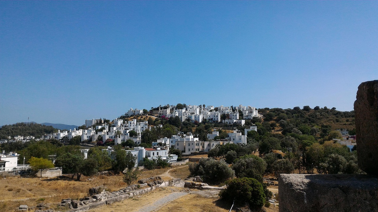 Bodrum acik denizde yelkenli tekne