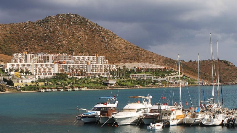 Bodrum Gezi Rehberi: Mavi Koylar, Beyaz Evler ve Antik Miras