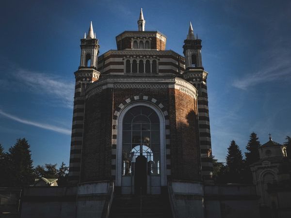 Muradiye Türbeleri: Açık Hava Müzesi Gibi Bir Bahçe