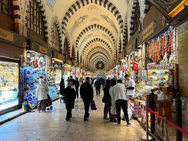 Bursa Kapalı Çarşısı: Tarihi Alışveriş Labirenti