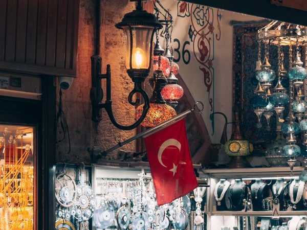 İpek Han: İpekçilik Geleneğinin Yapısı