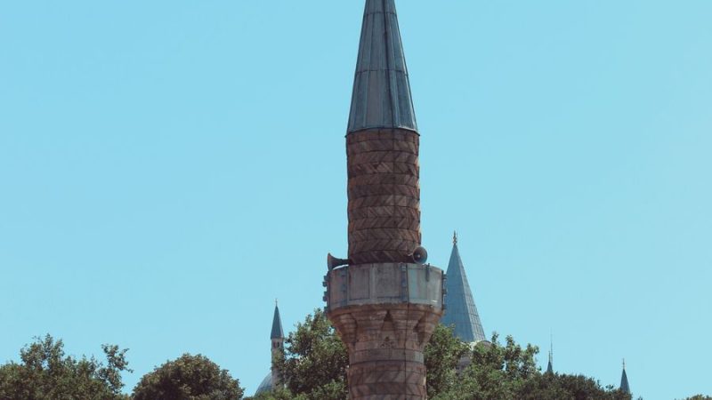 Çal Çarşı Camii: İlçenin Tarihî İbadethanesi