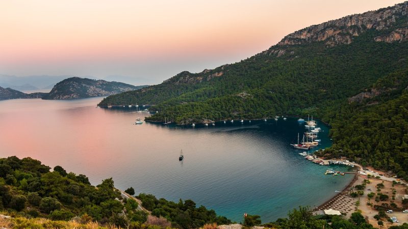 Bozcaada: Bağları, Plajları ve Rüzgârıyla Ege’nin İncisi