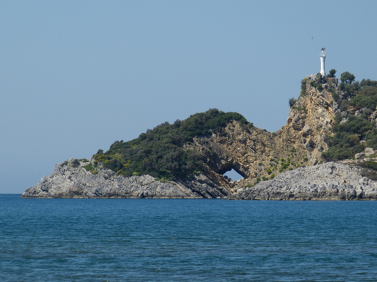 Dalyan nehir teknesi ve dogal manzara