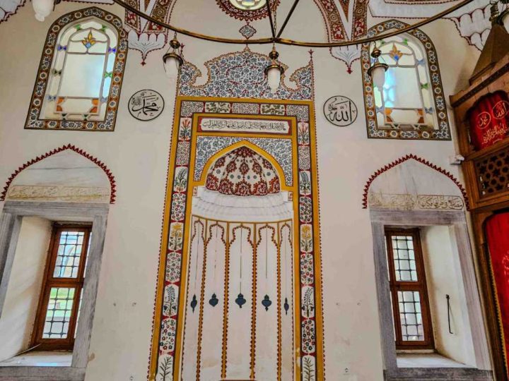 Damat İbrahim Paşa Camii: Şehzadebaşı’nda Klasik Bir Yapı