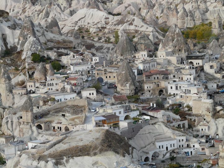 Döğer Kaya Şehri ve Avdalas Kalesi: Afyon’un Kayalara Oyulmuş Yerleşimi