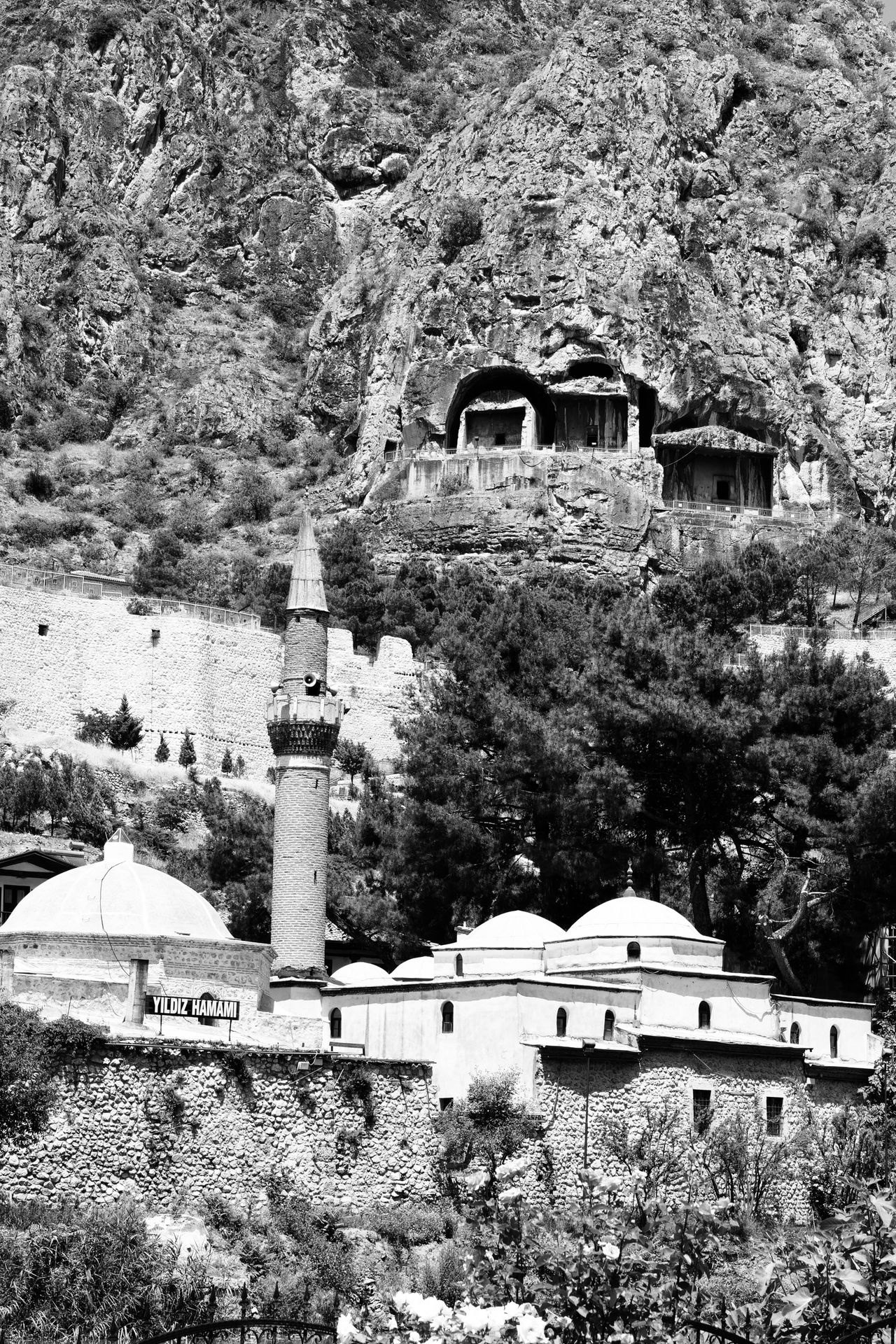 Erzincan Tarihî ve Dinî Yapıları: Türbeler, Külliyeler ve Kiliseler