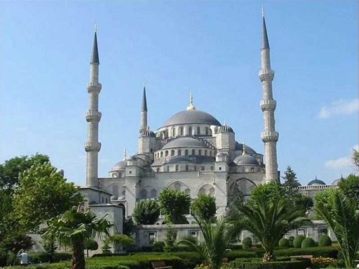 Eyüp Sultan Camii: Haliç Kıyısındaki Manevi Merkez
