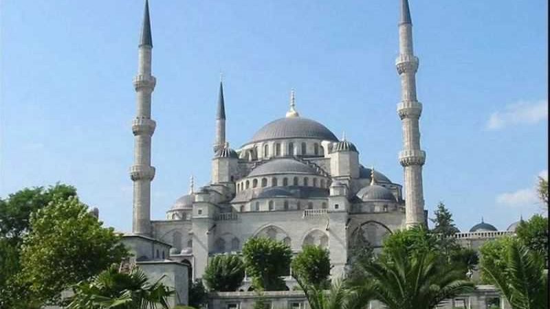 Eyüp Sultan Camii: Haliç Kıyısındaki Manevi Merkez