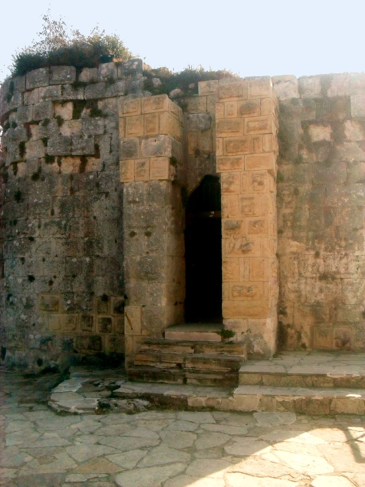 Gözne Kalesi