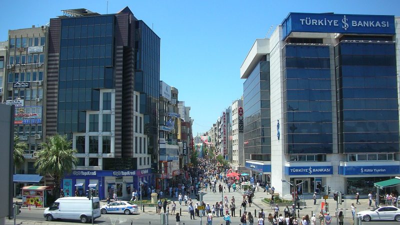İzmir AVM’leri: Karşıyaka Alışveriş Bölgesi
