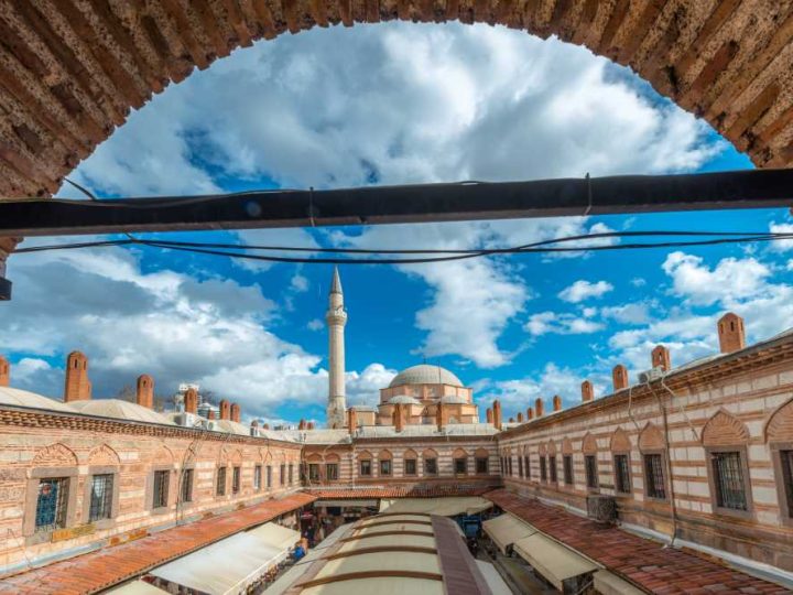 Hisar Camii: İzmir’in En Büyük Tarihî Camisi