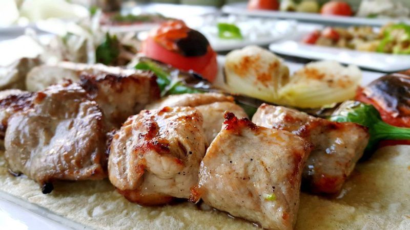 İzmir Köfte: Fırından Sofraya Klasik Bir Lezzet