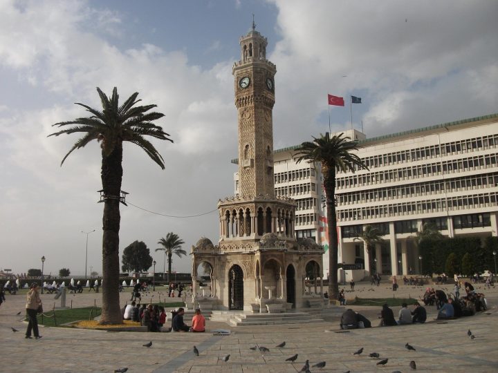 Kordon: İzmir’in Denizle Buluştuğu Efsanevi Sahili