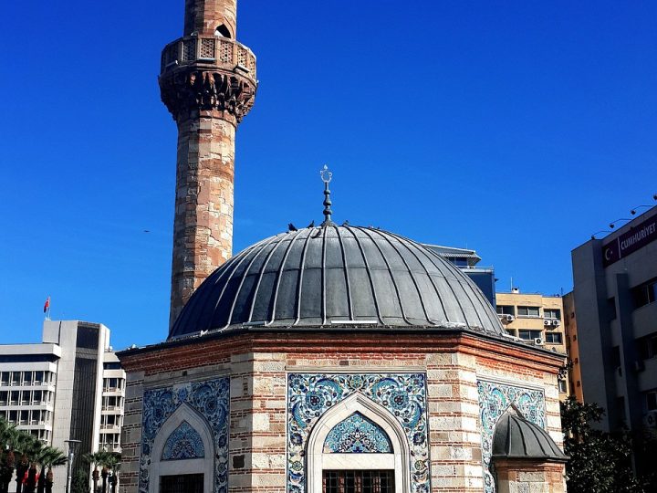 Tarihî Asansör: İzmir’in Karataş’taki Nostaljik Simgesi