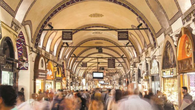 Kapalıçarşı: Asırlık Kemerlerin Altında Bir Ticaret Şehri