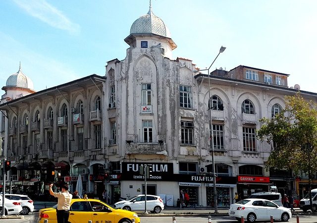 Karaburun Gezi Rehberi: Görülecek Yerler, Ne Yenir, Nerede Kalınır?