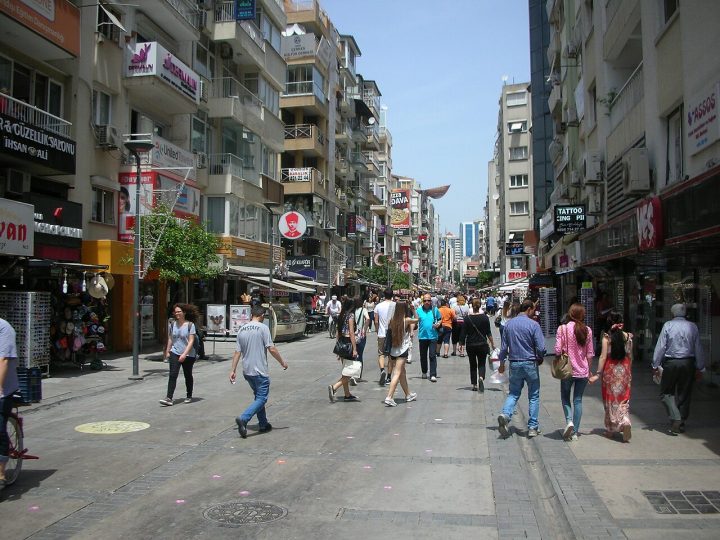 İzmir eğlence: Kıbrıs Şehitleri Caddesi