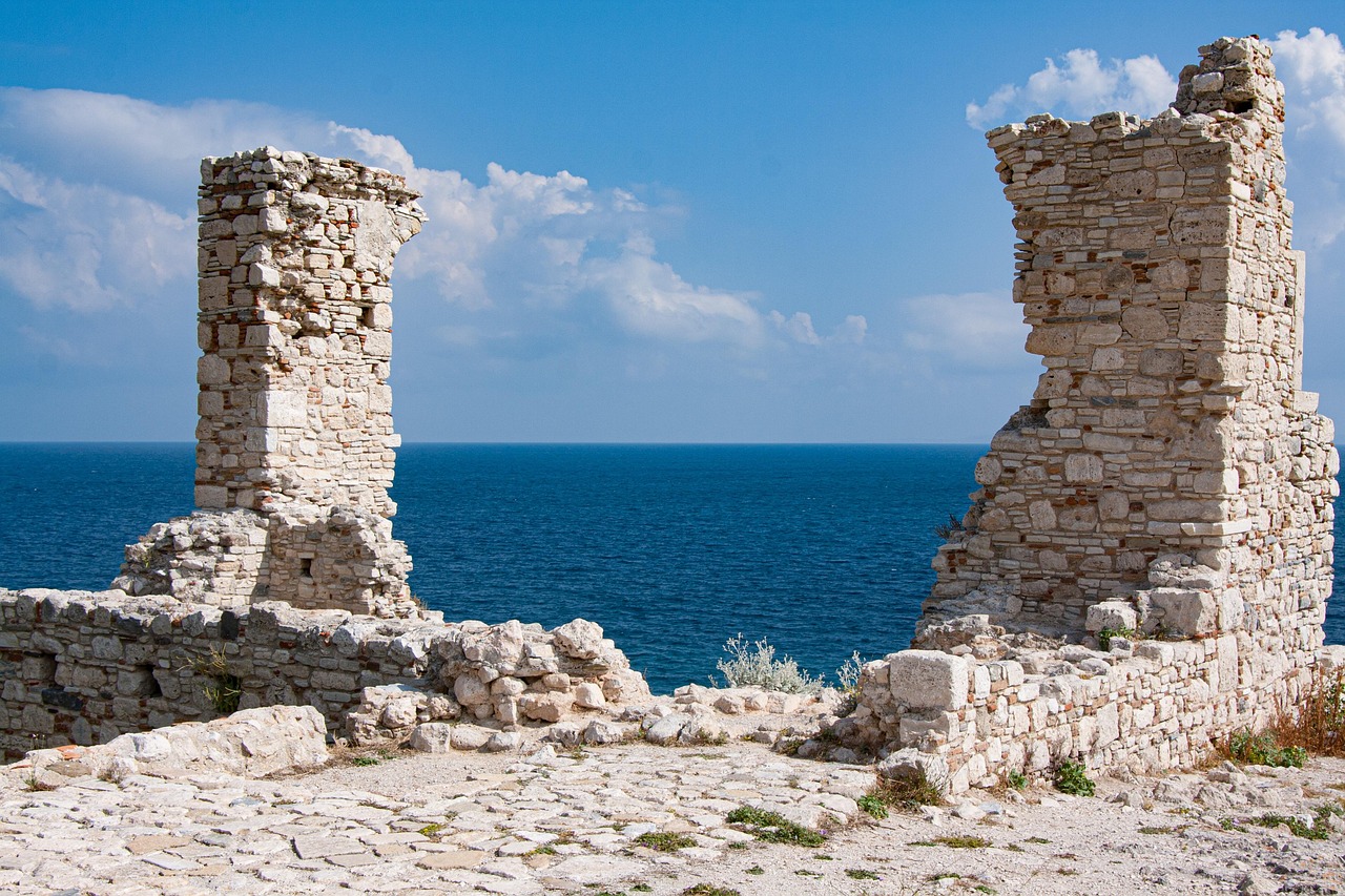 Knidos deniz kiyisindaki antik kalintilar