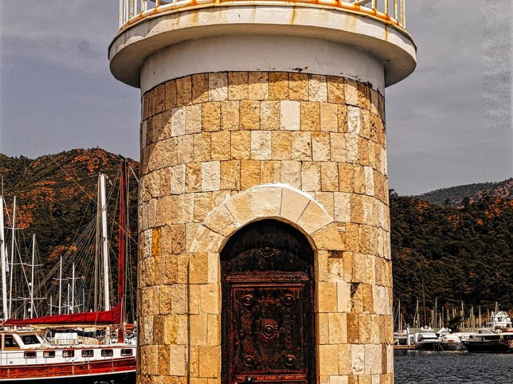 Marmaris Gezi Rehberi: Çam Ormanları ile Mavinin Buluştuğu Körfez