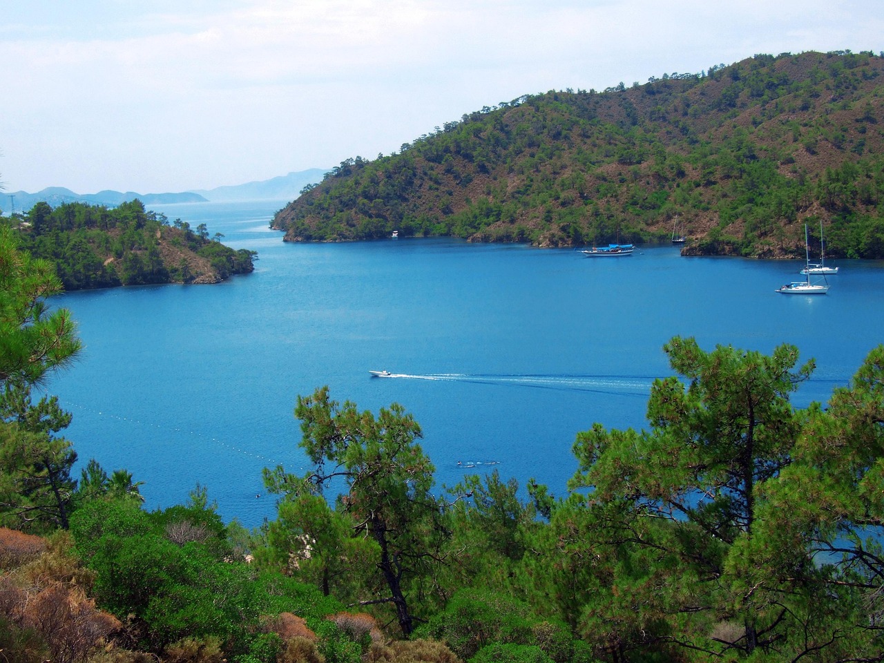Marmaris sahili ve deniz manzarasi