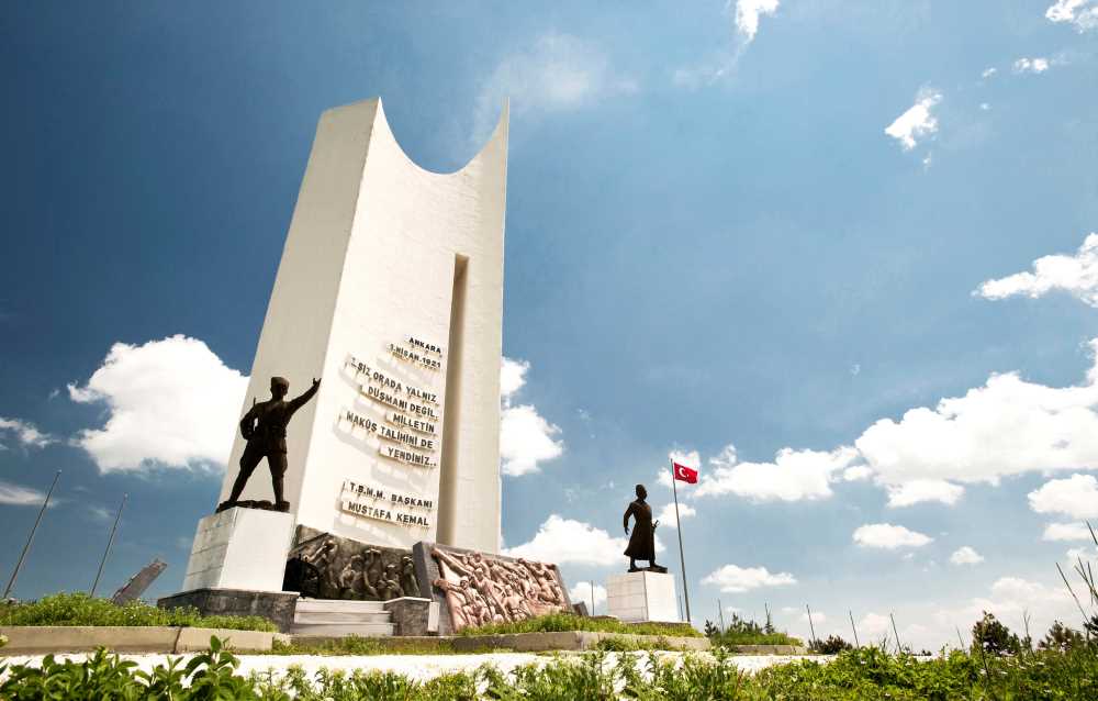 Metristepe Zafer Anıtı