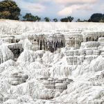 Pamukkale traverten teraslarının doğal manzarası