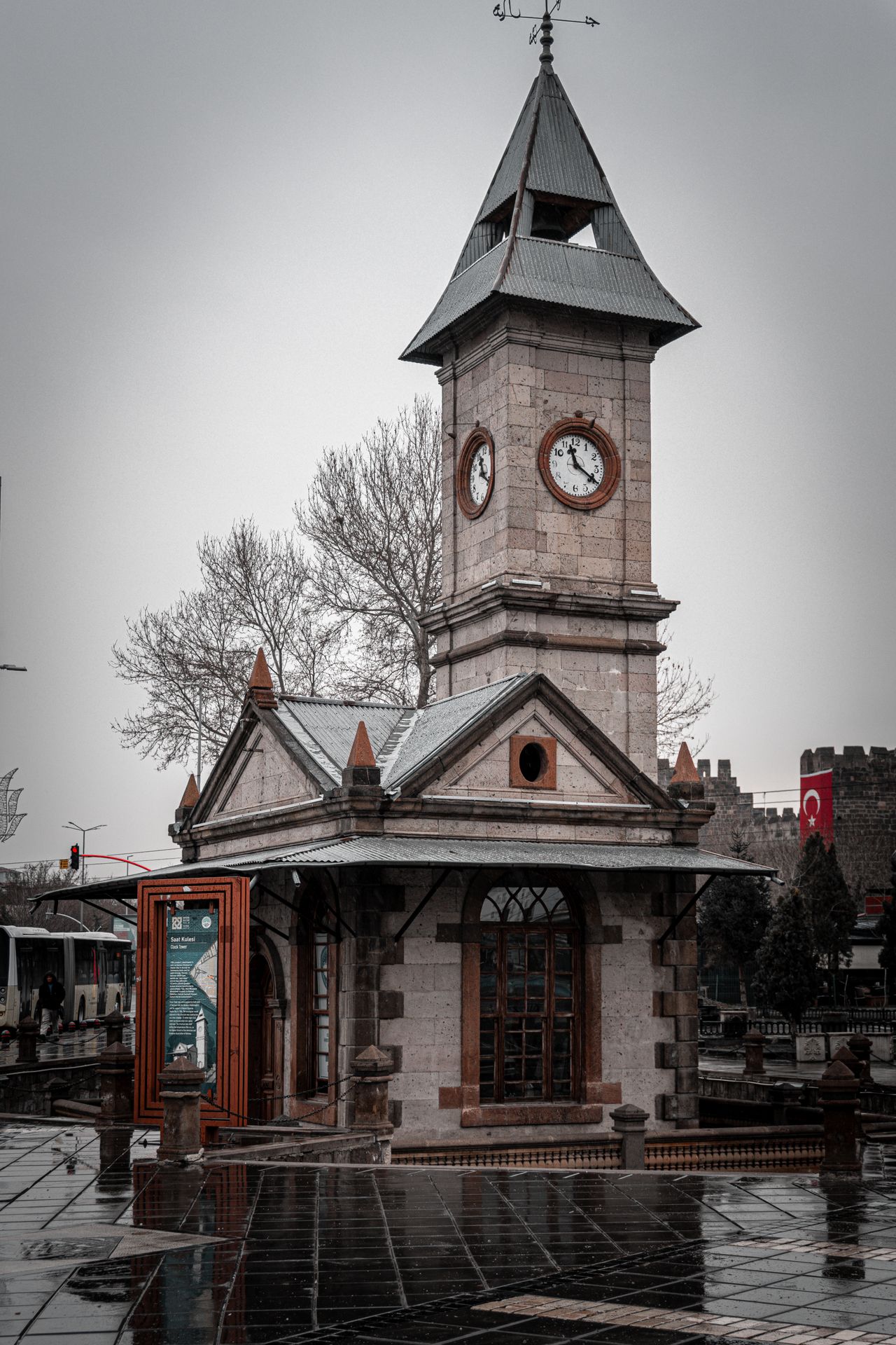 Çanakkale Saat Kulesi ve Cumhuriyet Meydanı