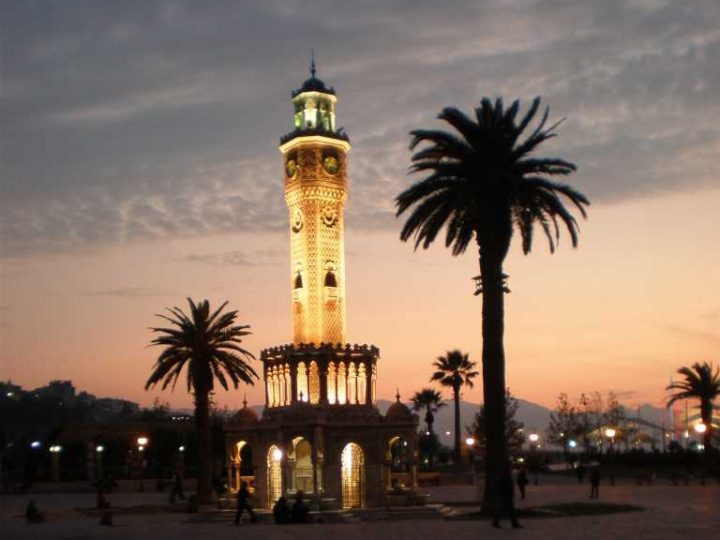 İzmir Tarihî Yapıları: Gezilecek Tüm Hanlar, Köşkler ve Kuleler (Tam Liste)