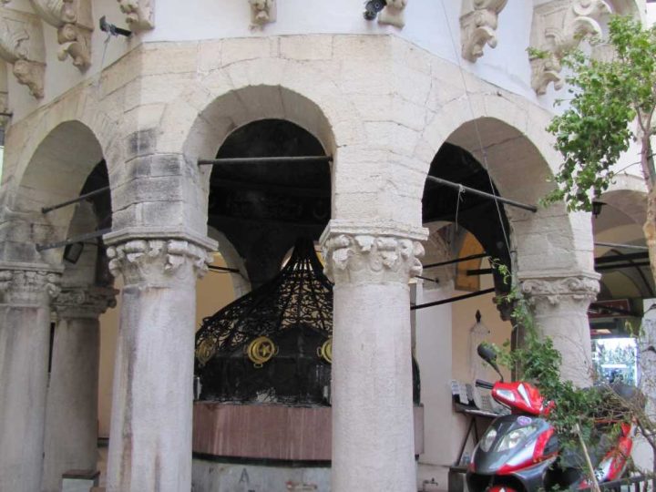 Şadırvan Camii: Kemeraltı’nın Sevilen Mabedi