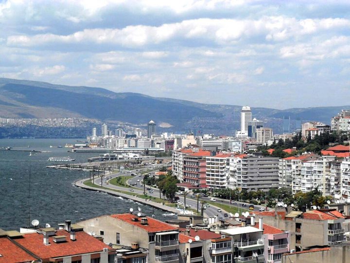 İzmir eğlence: Sahil Bulvarı ve Asansör Çevresi