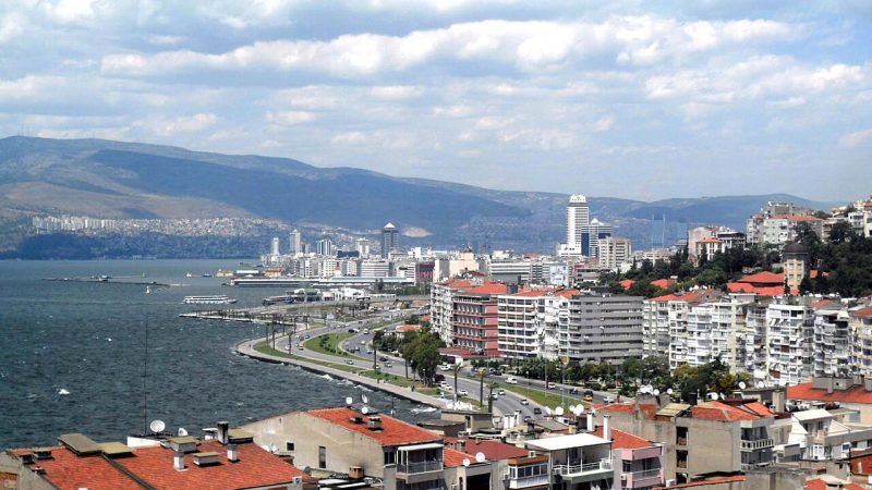 İzmir eğlence: Sahil Bulvarı ve Asansör Çevresi