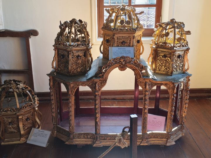 Taksiyarhis Anıt Müzesi: Ayvalık’ın Kalbinde Bir Sanat ve İnanç Mirası
