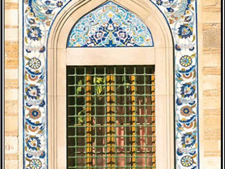 Yalı (Konak) Camii: Çinilerle Bezeli Zarif Mabet
