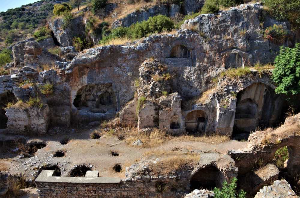 Yedi Uyuyanlar Mağarası: Efsanelerin Buluştuğu Kutsal Yer