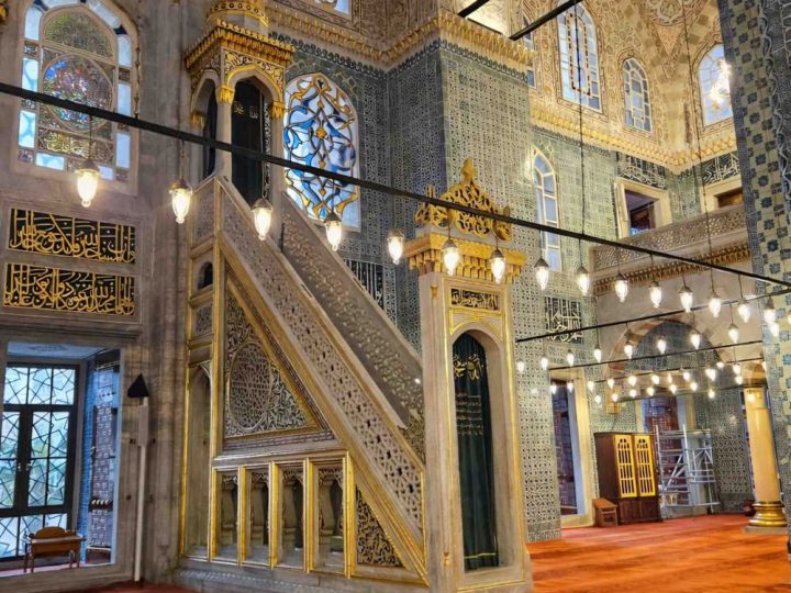 Yeni Cami: Eminönü’nün Meydanına Hâkim Külliye