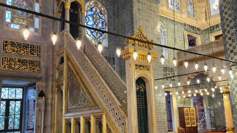 Yeni Cami: Eminönü’nün Meydanına Hâkim Külliye