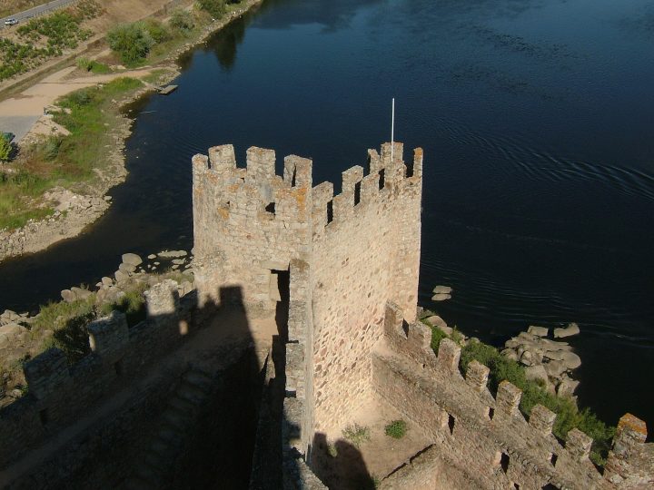 Almourol Kalesi: Tejo Nehri’nin Ortasında Tapınak Şövalyeleri’nin Ada Kalesi