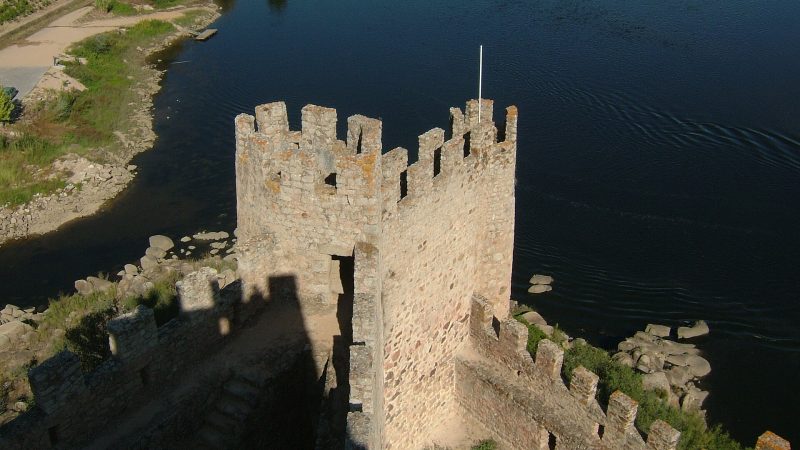 Almourol Kalesi: Tejo Nehri’nin Ortasında Tapınak Şövalyeleri’nin Ada Kalesi